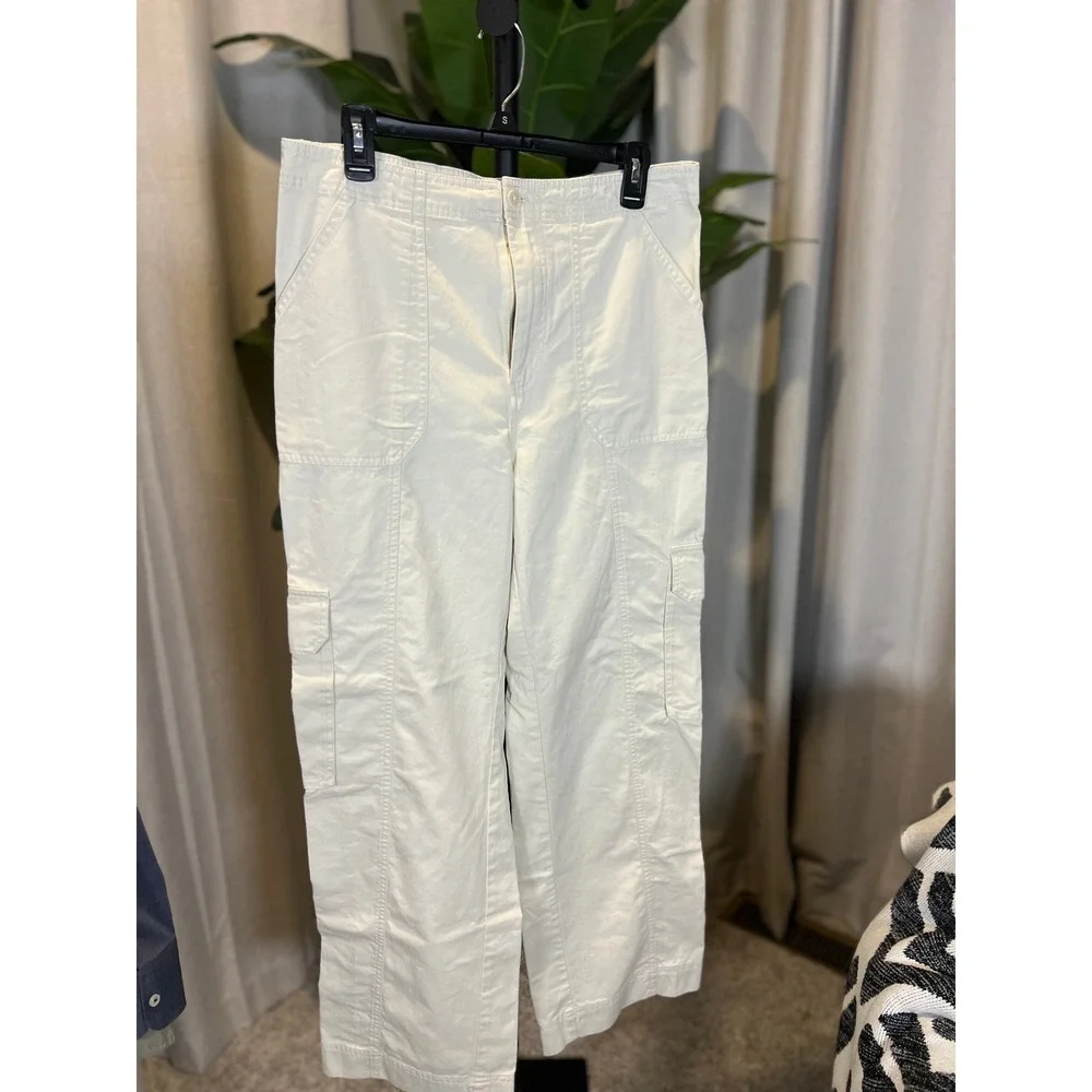 Abercrombie & Fitch Women Cream Straight Leg Cargo Pants Size 31 12 Elastic Back